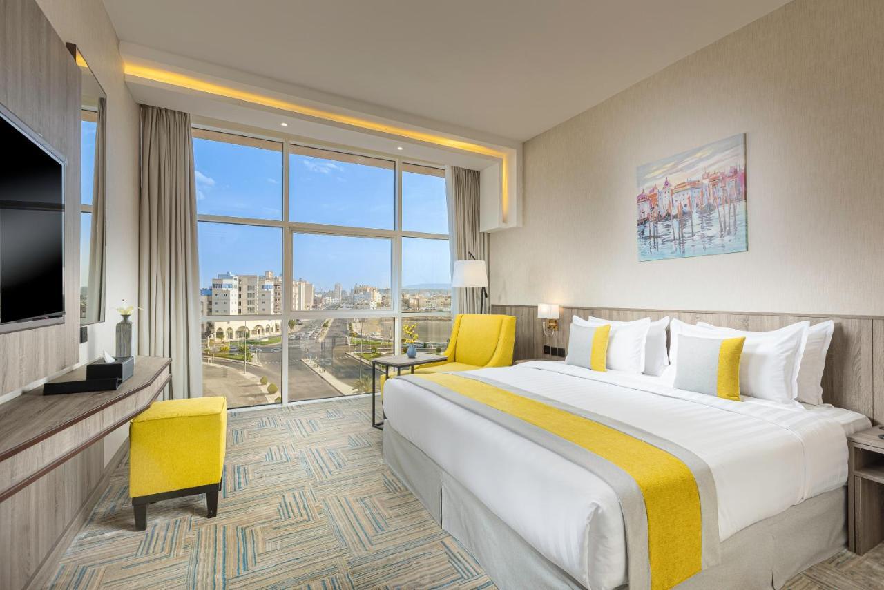 The Seasons Hotel *